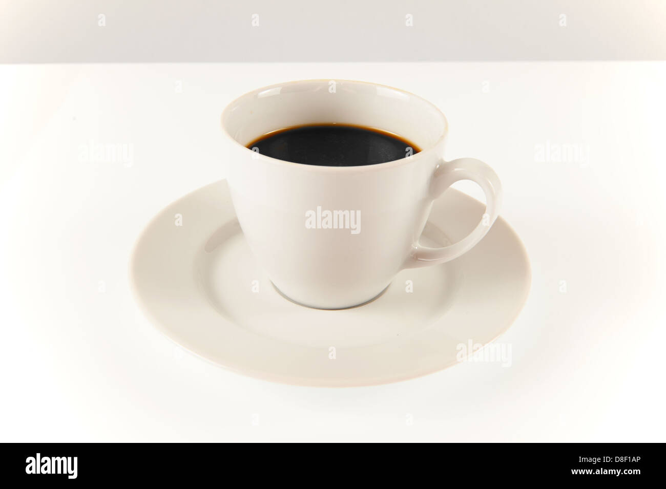 La cottura a vapore e calda tazza di caffè nero Foto Stock