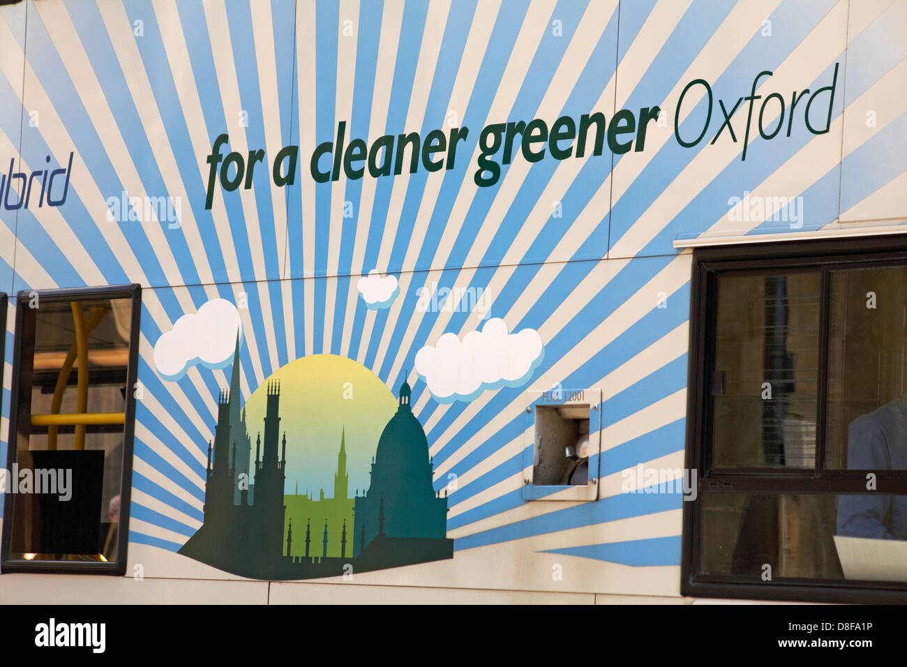 Per un più pulito verde Oxford sul lato dell'autobus a Oxford, Oxfordshire Regno Unito in maggio Foto Stock