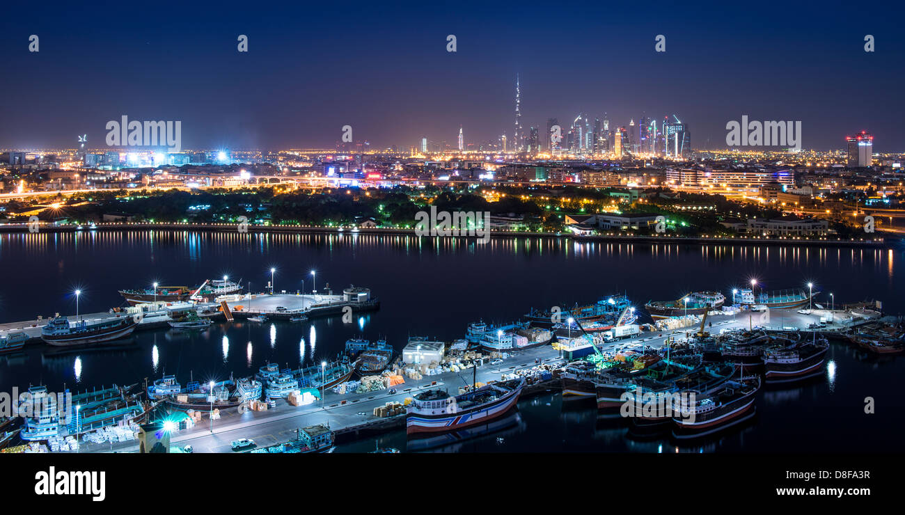Dubai di notte, EMIRATI ARABI UNITI Foto Stock