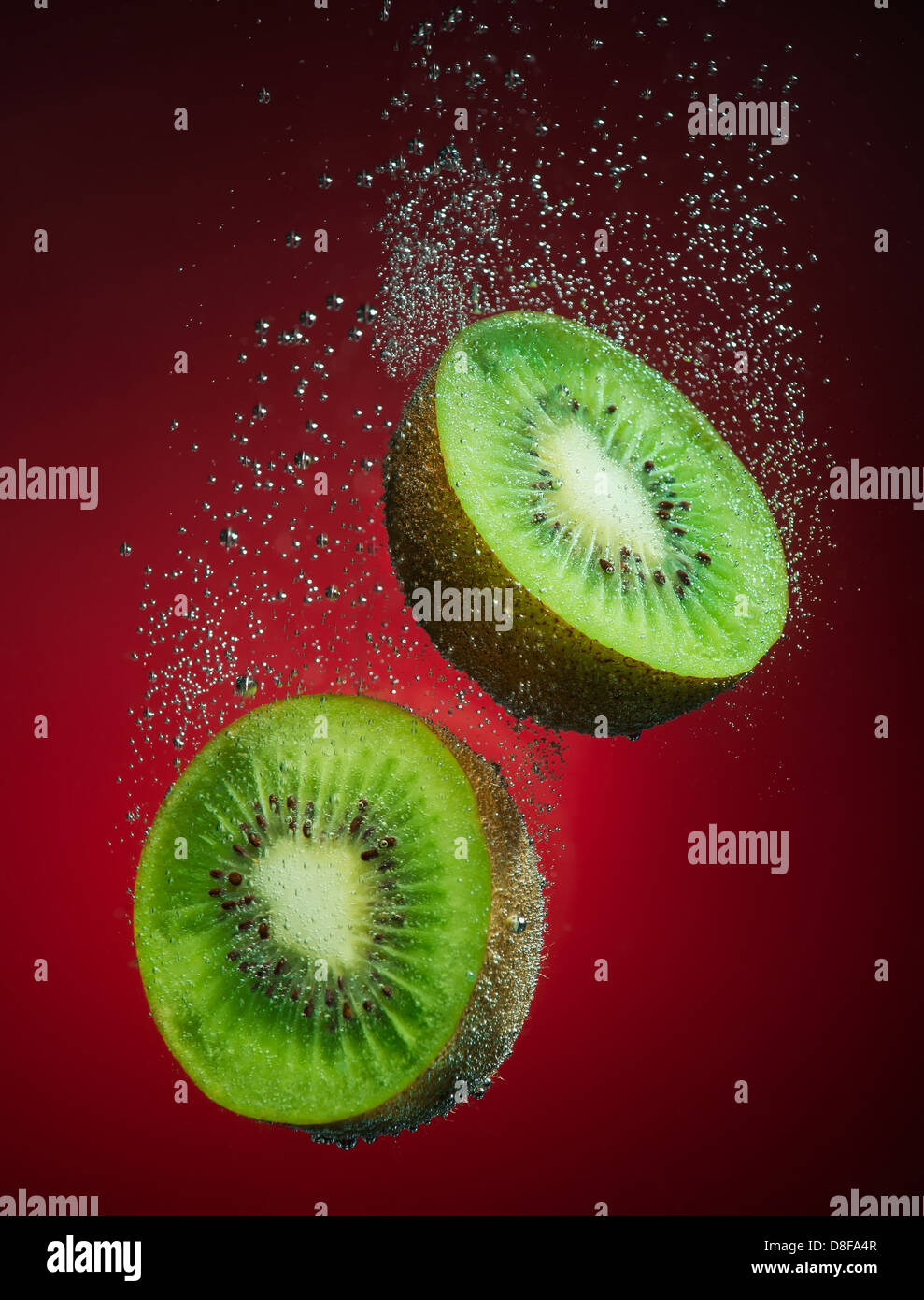 Bella kiwi close-up foto con bolle di anidride carbonica Foto Stock