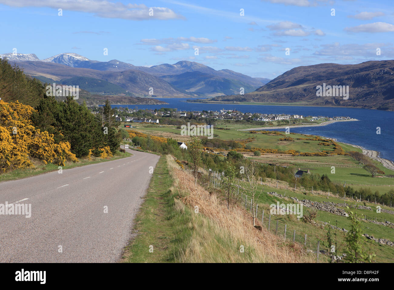 Ullapool adagiata sulle rive di Loch scopa in Highland Scozia Scotland Foto Stock