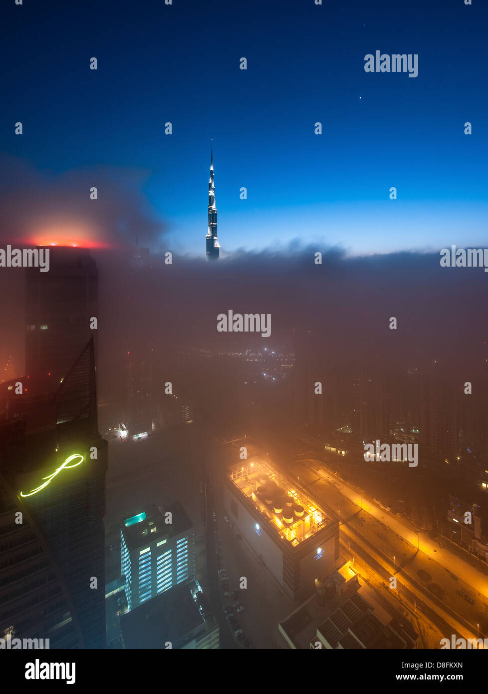 Downtown Dubai in una fitta nebbia, Dubai, UAE Foto Stock