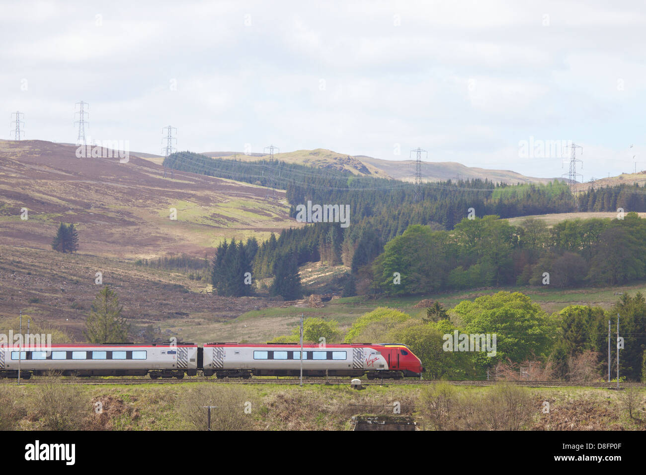 Classe 390 Pendolino Virgin treno in corrispondenza di Shap Wells, Cumbria, England, Regno Unito Foto Stock
