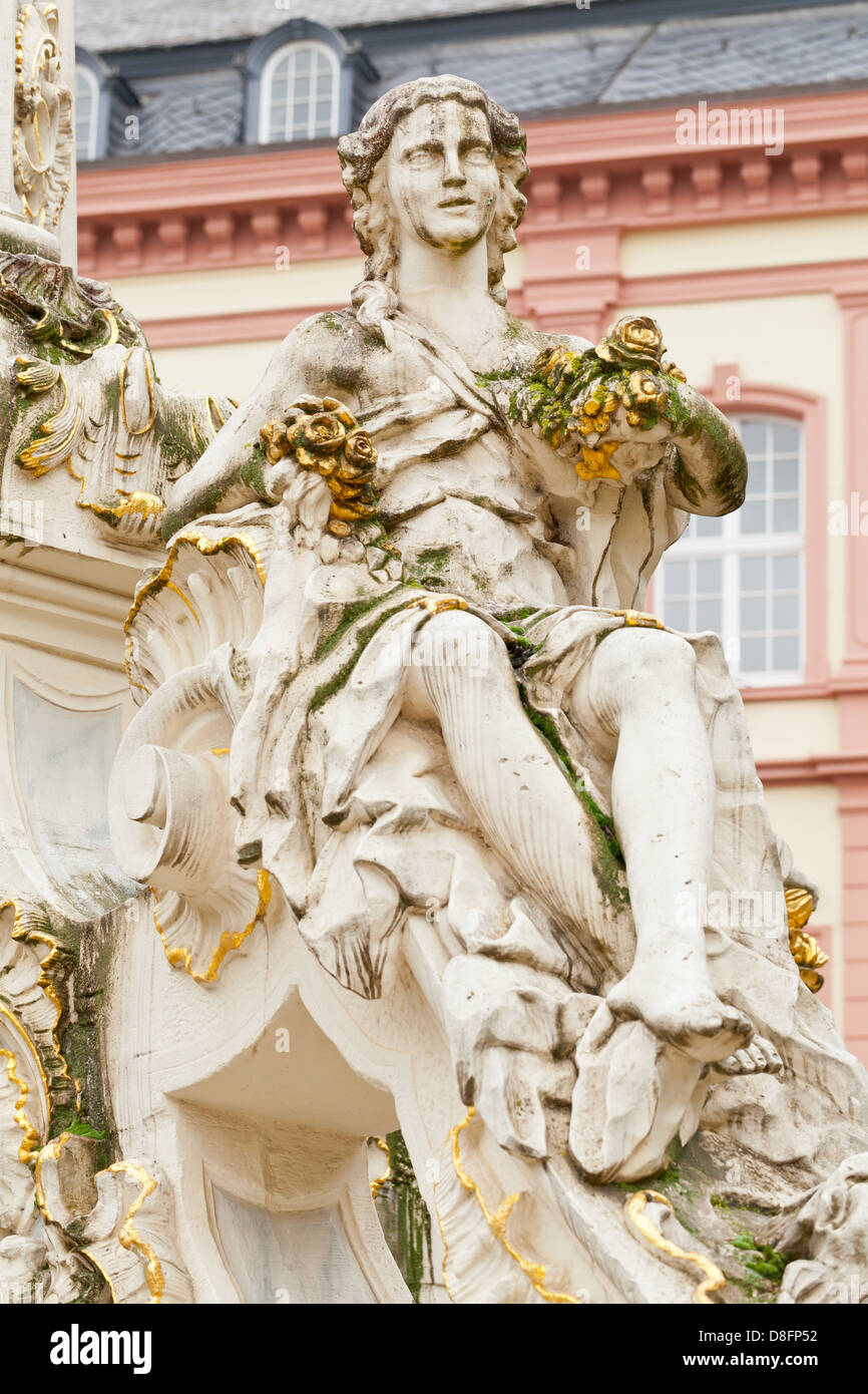 Trier/ Treves: Sankt Georgsbrunnen (Fontana di Saint Georg) al 'Kornmarkt"; Renania-Palatinato, Germania, Europa Foto Stock