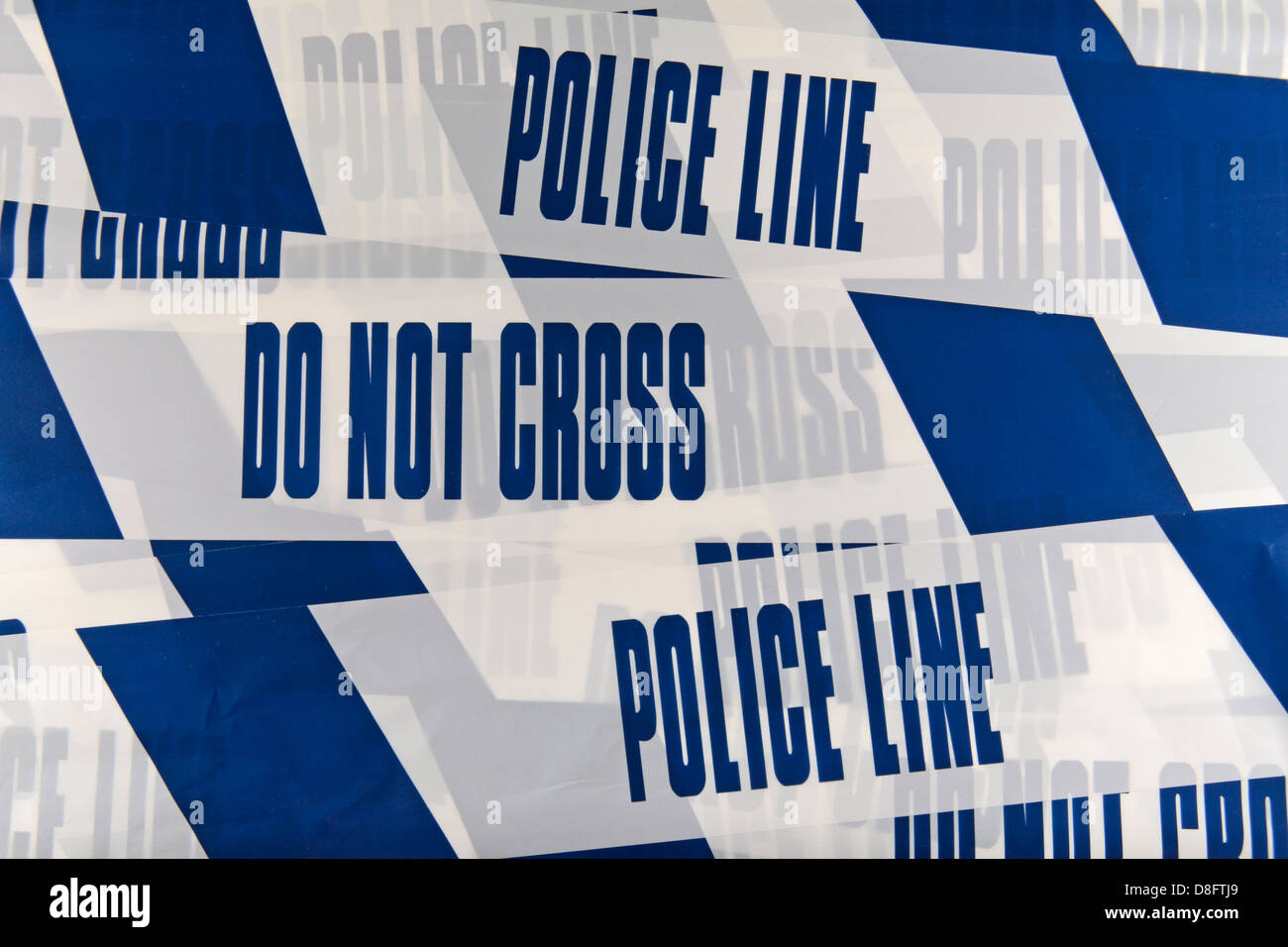 Strati di linea di polizia (Non Cross) nastro dal Regno Unito (UK). Maggio 2013 Foto Stock