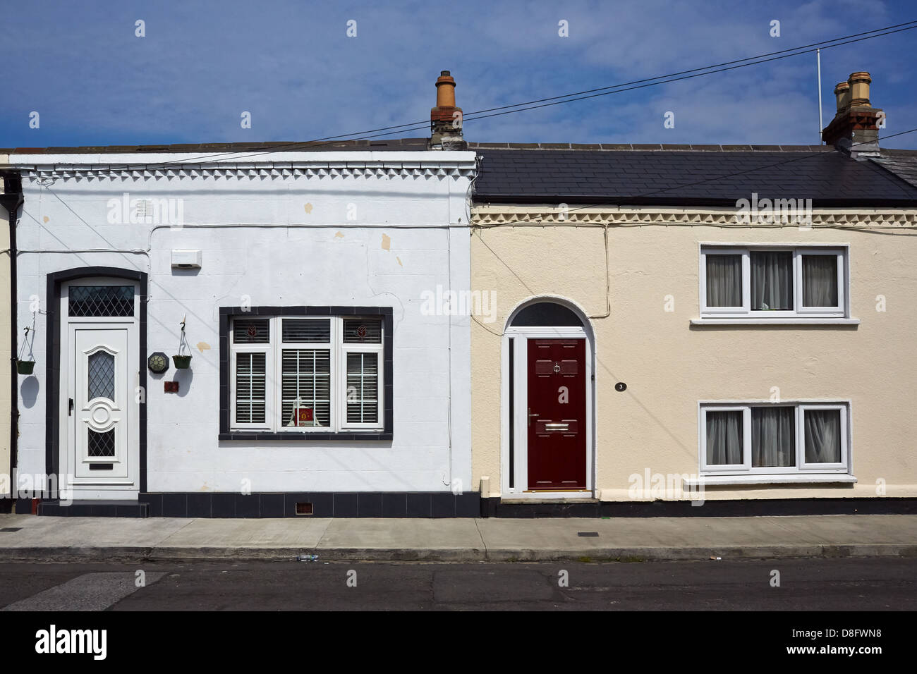 Tradizionale cottage " Case " nell'area urbana del Nord Strand, Dublin, Repubblica di Irlanda Foto Stock