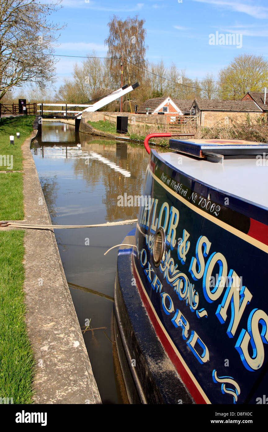 Un narrowboat sulla Oxford Canal a Thrupp in Oxfordshire Foto Stock