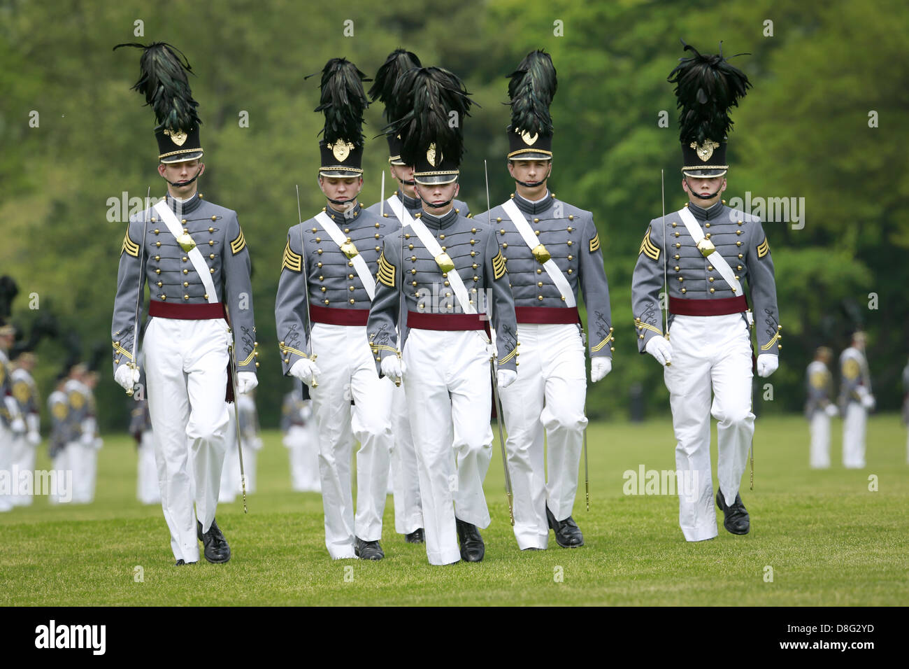 US Army Corps di cadetti marzo sulla pianura durante l'annuale Rassegna Alumni a West Point Military Academy di Maggio 21, 2013 a West Point, NY. Foto Stock