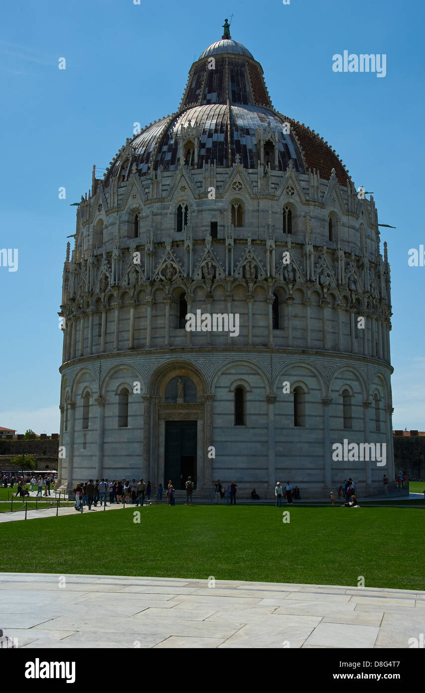 Piazza dei Miracoli, il Battistero e il Duomo e la Torre Pendente (Torre Pendente) Foto Stock
