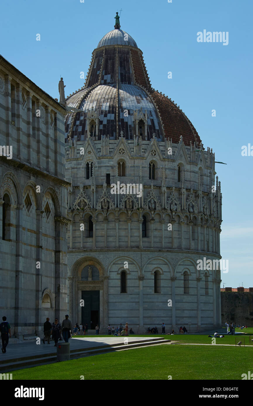 Piazza dei Miracoli, il Battistero e il Duomo e la Torre Pendente (Torre Pendente) Foto Stock
