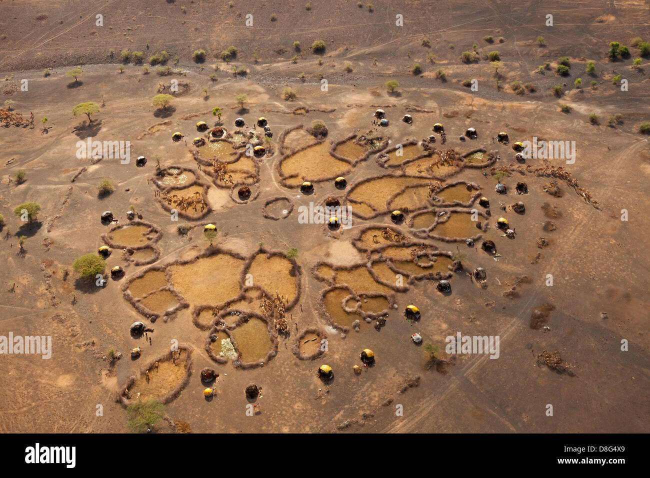 Vista aerea di Rendille capanne del villaggio e del bestiame pens.Kenya Foto Stock