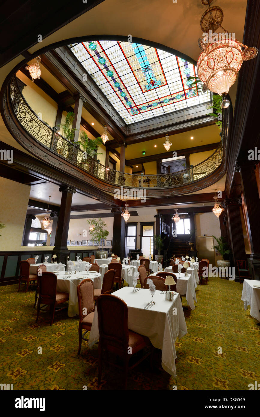 Palm Court e la sala da pranzo nella storica Geiser Grand Hotel in Città del panettiere, Oregon. Foto Stock