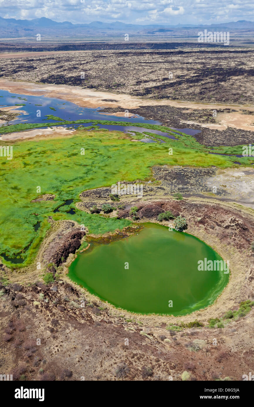 Il cratere del lago adiacente al fiume Suguta. Great Rift Valley. Kenya Foto Stock