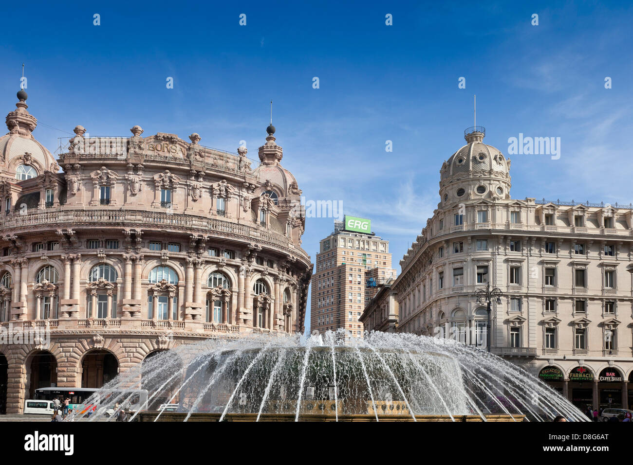 La fontana di piazza de ferrari a genova immagini e fotografie stock ad  alta risoluzione - Alamy