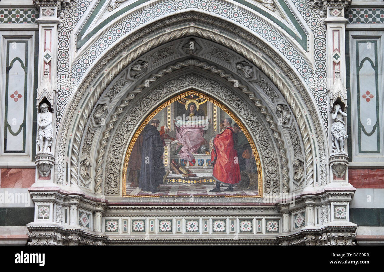 Vergine Maria mosaico nel portale ad est del duomo di Firenze. Italia Foto Stock