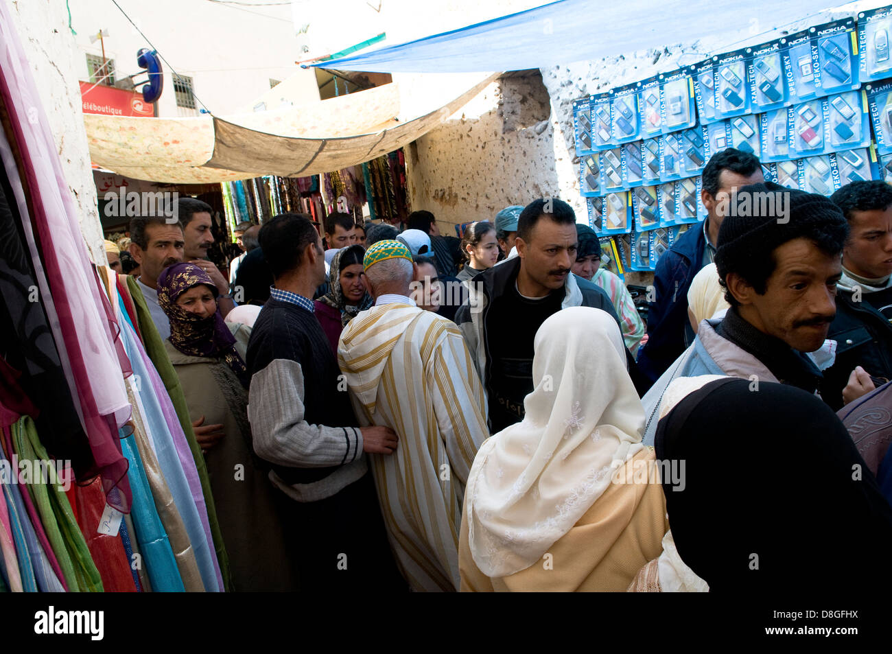 Un affollato mercato del Fes, Marocco. Foto Stock