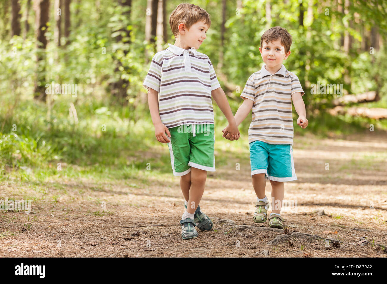 Due fratelli ragazzi Foto Stock