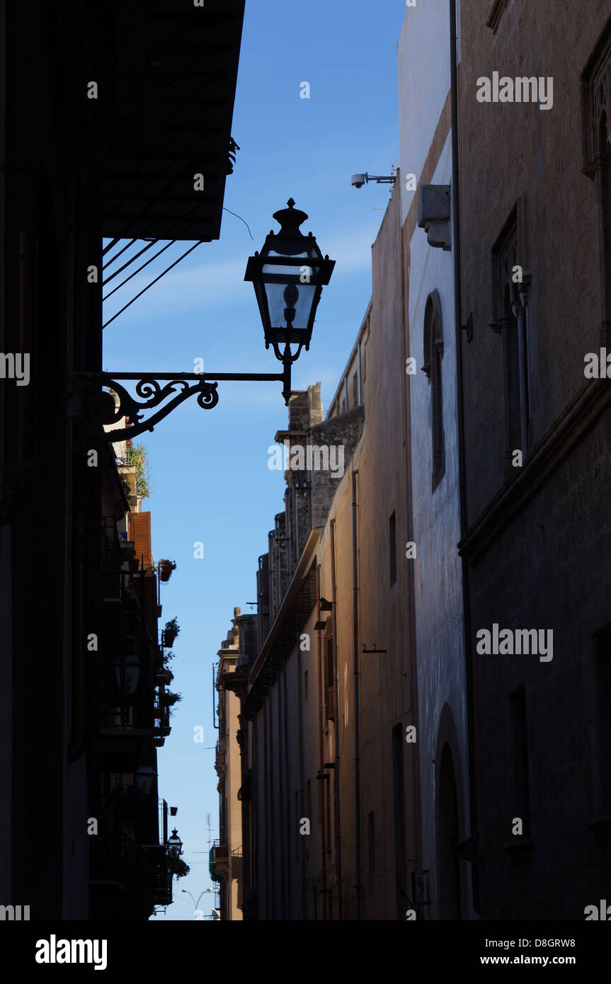 Alloro Street nel centro storico di Palermo, Sicilia Foto Stock