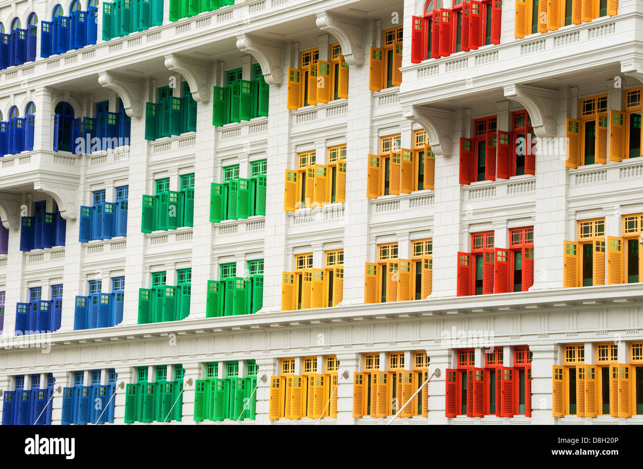 Edificio storico con vetri colorati, Singapore Foto Stock