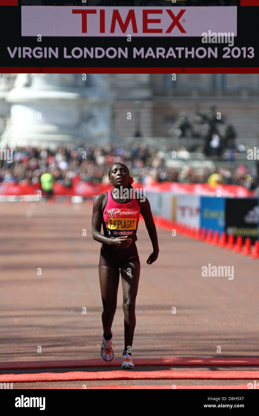 Firenze KIPLAGAT del Kenya finisce la donna 2013 VIRGIN LONDON MARATHON Foto Stock