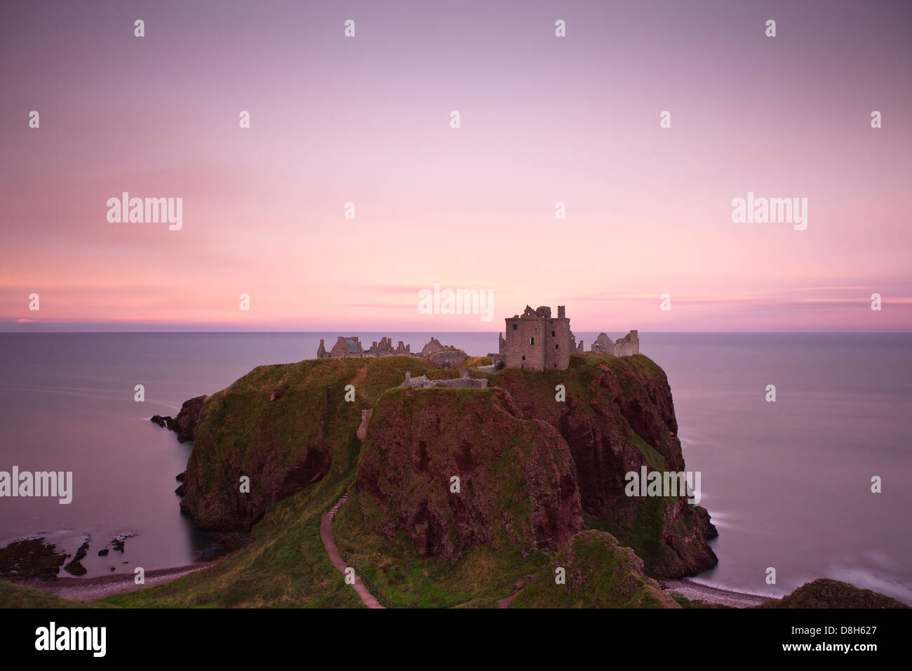 Dunnotar Castle al tramonto, Scotland, Regno Unito Foto Stock