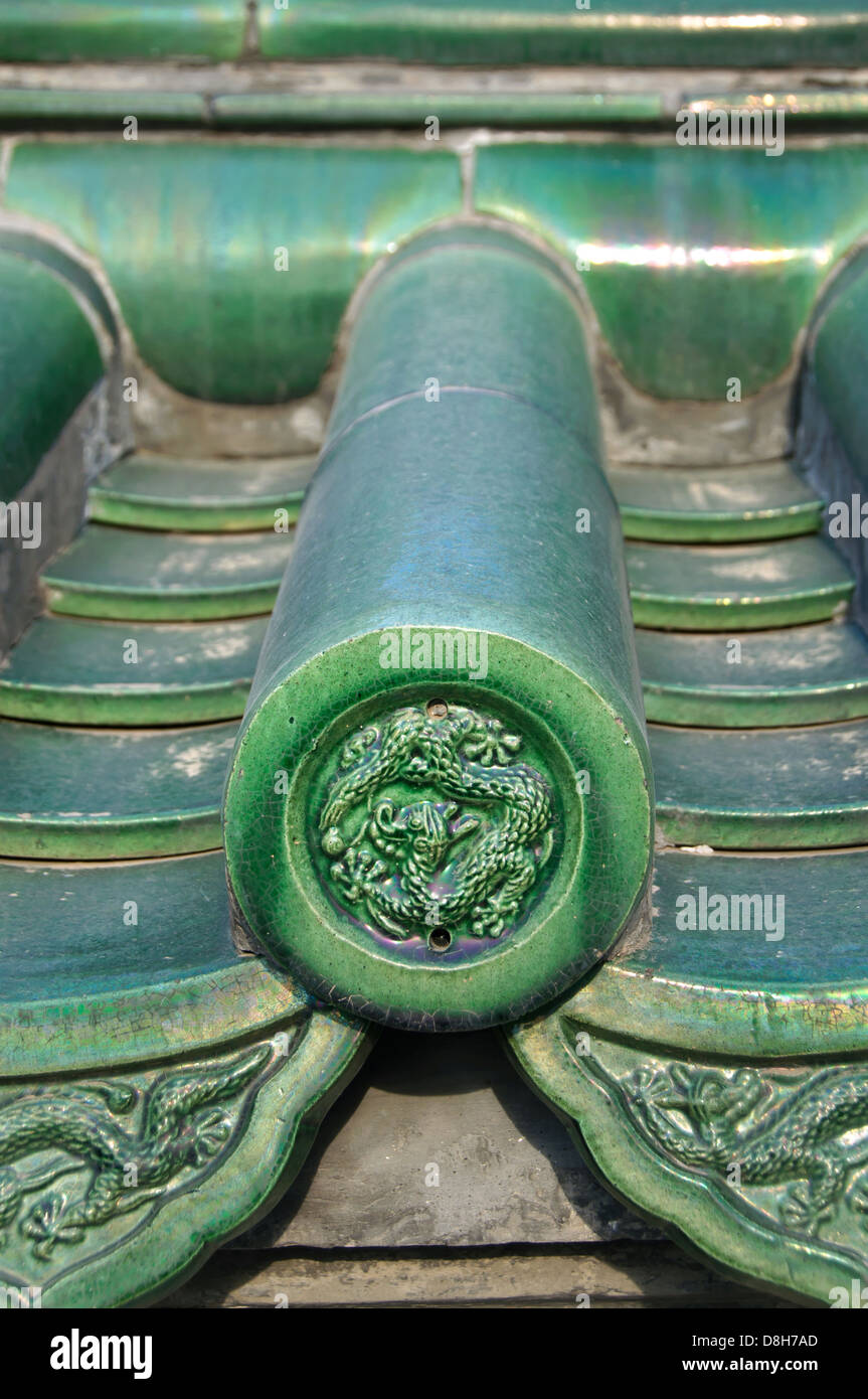 Dragon design sul tetto verde piastrelle presso il Tempio del Cielo a Pechino, Cina Foto Stock