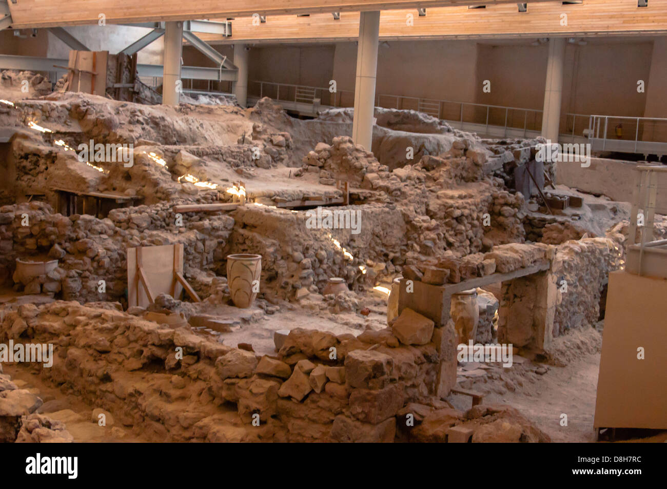 Akrotiri,sito dello scavo di Minoan Età del Bronzo insediamento nell'isola greca di Santorini Foto Stock