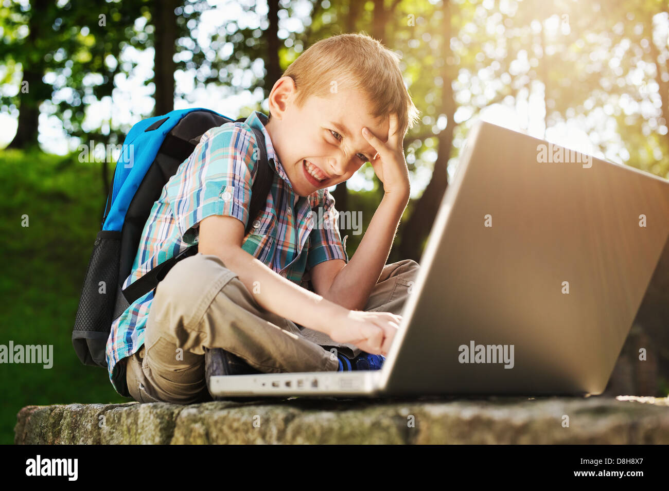 Nessuna copertura di rete. Angry boy. Foto Stock