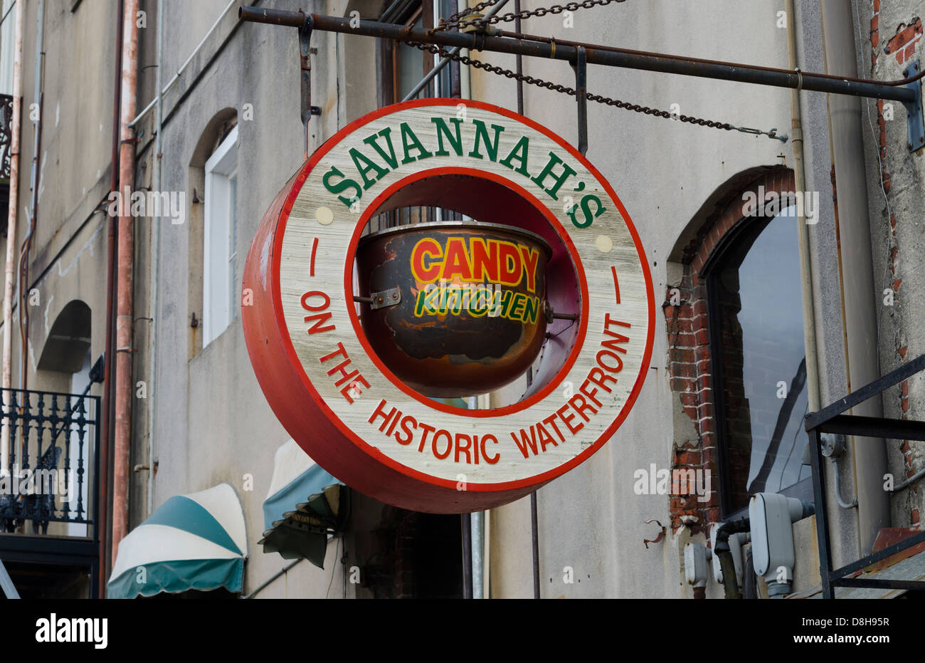 Savannah in Georgia meridionale della città segno per Savannah's negozio di caramelle un famoso punto di riferimento sullo storico River Street nella città vecchia Foto Stock