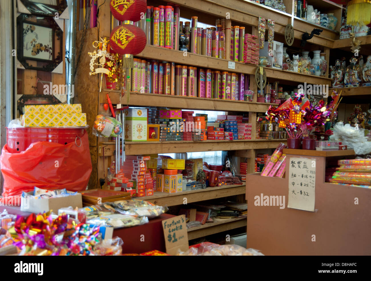Gli elementi all'interno di un mercato di Chinatown, Vancouver, British Columbia, Canada Foto Stock