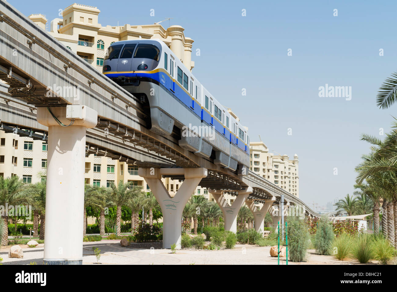 Monorotaia aerea di trasporto ferroviario di passeggeri all'Atlantis Hotel sul Palm Jumeirah island in Dubai Regno emirato Arabo Foto Stock