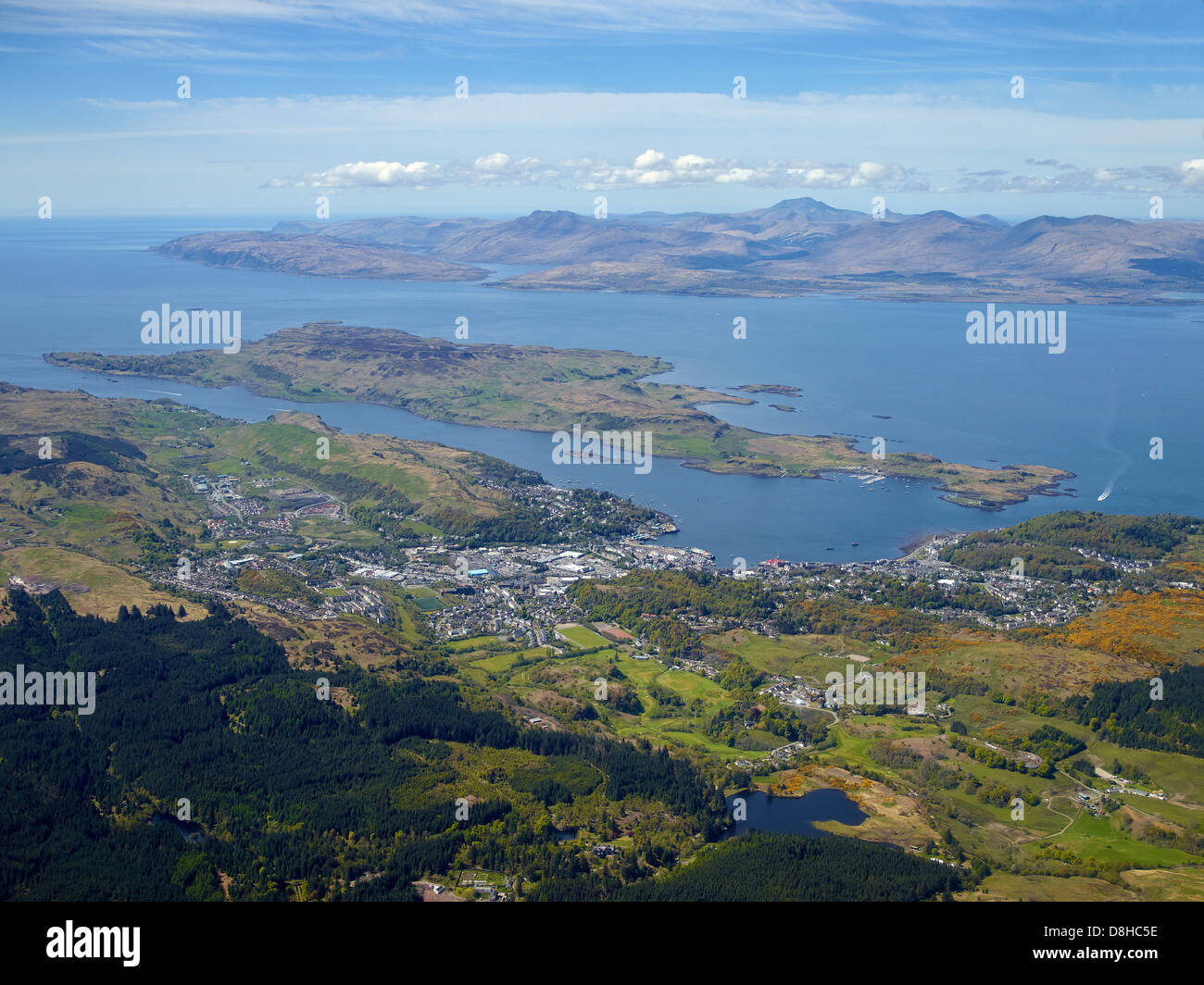 Guardando oltre Oban e Kerrera con Mull dietro, a nord-ovest della Scozia, Regno Unito Foto Stock