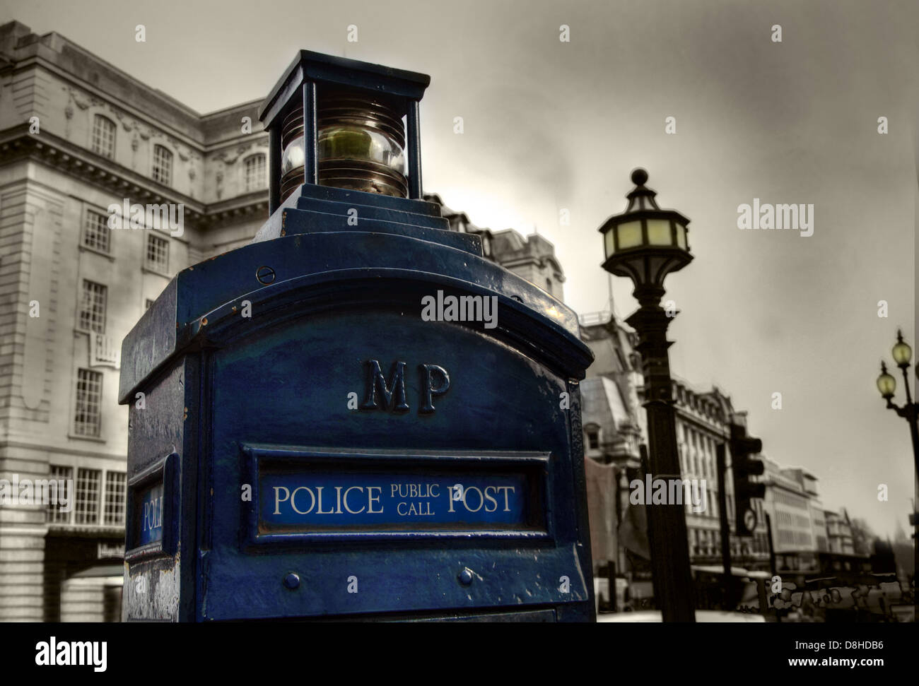 Polizia blu pubblico casella chiamata London Dr Who , Piccadilly, England Regno Unito Foto Stock