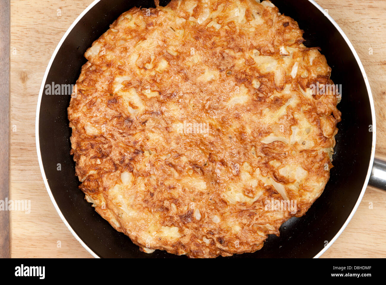 Omelete in una padella. Vista superiore Foto Stock