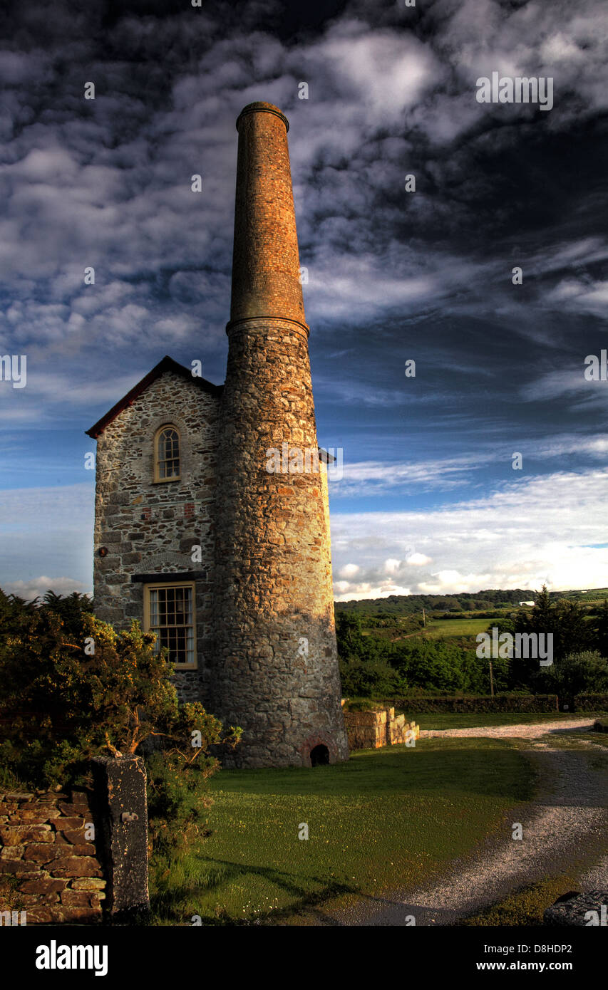 Classic Cornish Miniera di stagno edificio di pompaggio si è trasformato in una casa , vicino a Camborne Foto Stock