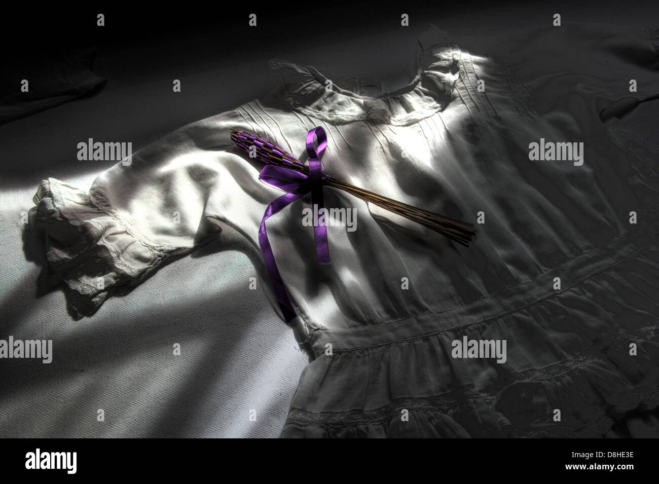 White Smock, Purple Sash, allestito in una casa signorile, in Inghilterra Foto Stock