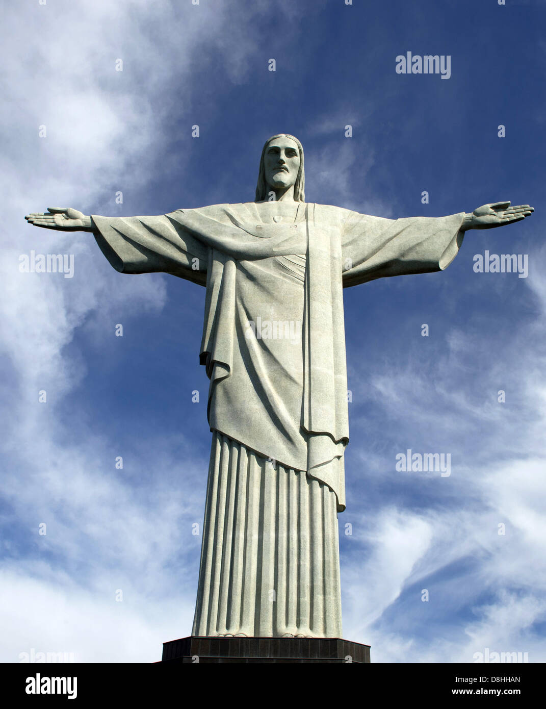 Il Cristo Redentore statua (Cristo Redentor) è raffigurata sul monte Corcovado a Rio de Janeiro, Brasile, 16 maggio 2013. La statua è di 30 metri di altezza su un 8 metro di altezza dello zoccolo e pesare 1.145 tonnellate. Foto: Soeren Stache Foto Stock