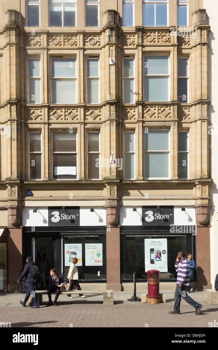 Il '3 Store' mobile phone shop in St rna Square, Manchester. Tre è il nome del marchio 3G di rete di telefonia mobile di Hutchison Foto Stock