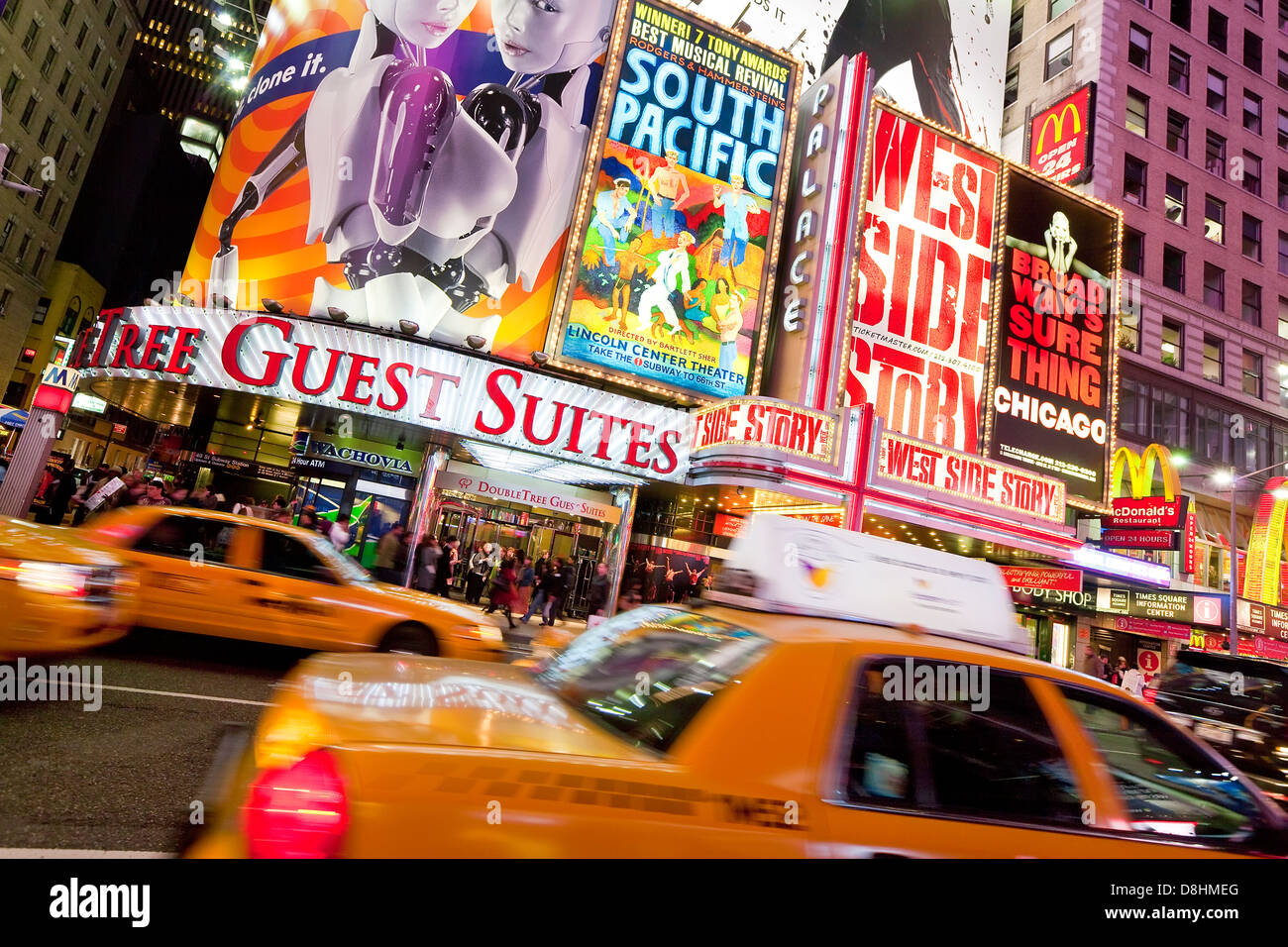 Stati Uniti d'America, New York City, Manhattan, Times Square, le luci al neon di notte Foto Stock