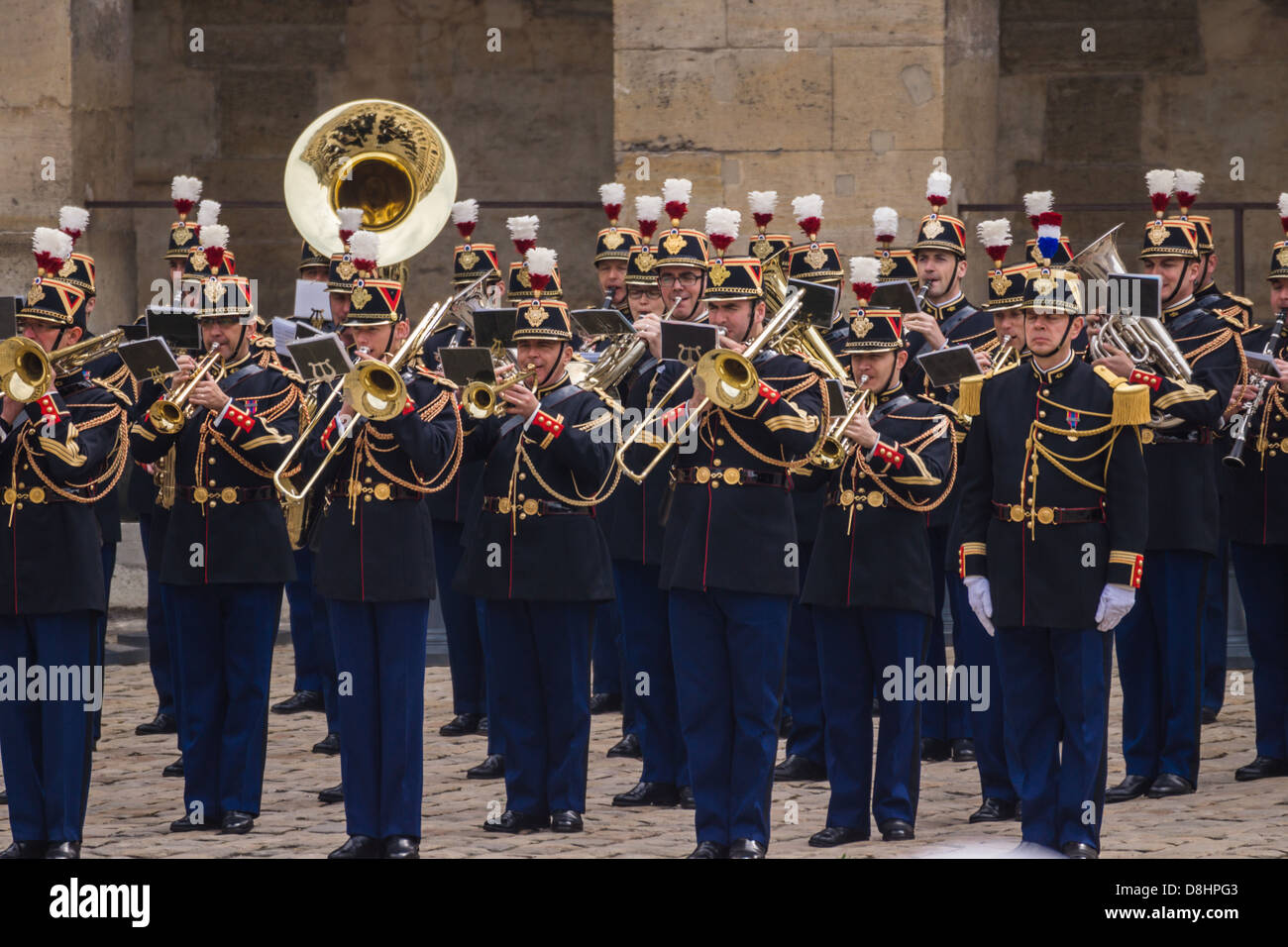 Parigi, Francia. La banda militare suona ad un ricevimento ufficiale per la Polonia il presidente Bronisław Komorowski a Invalides palace. Foto Stock