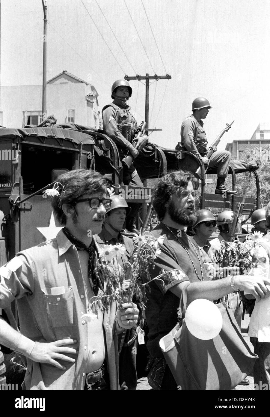 Hippies e anti guerra dimostranti protestano guerra del Vietnam e i popoli park di Berkeley Foto Stock