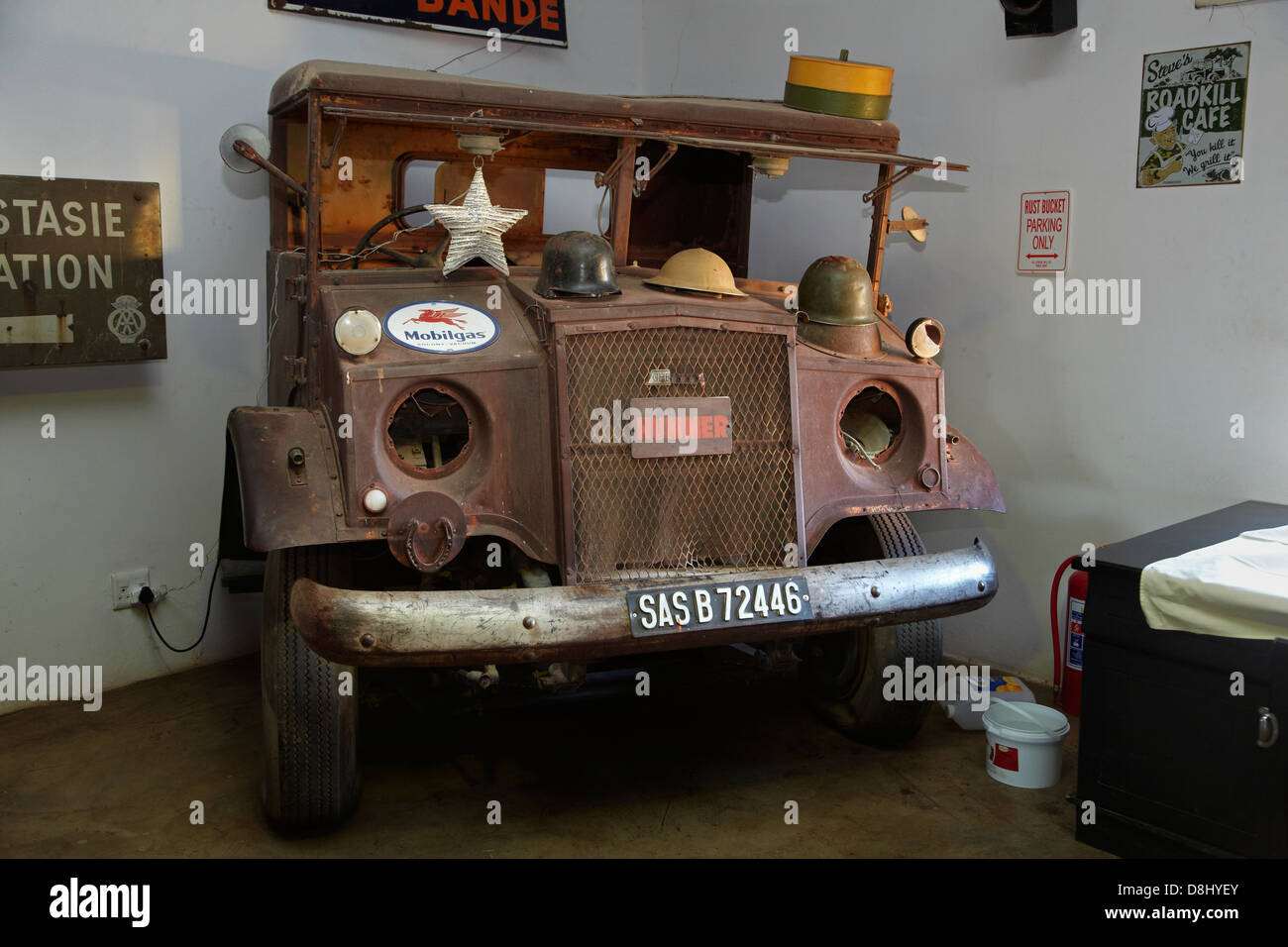 Carrello vintage, Canon Roadhouse ristorante, vicino il Fish River Canyon, Namibia del Sud Africa Foto Stock