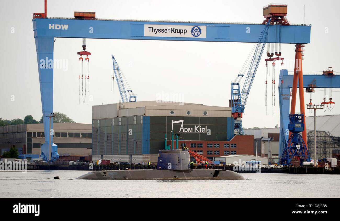 La costruzione di un nuovo sommergibile per la marina israeliana torna dal Mar Baltico a Kiel, Germania, 29 maggio 2013. Foto: Carsten Rehder Foto Stock