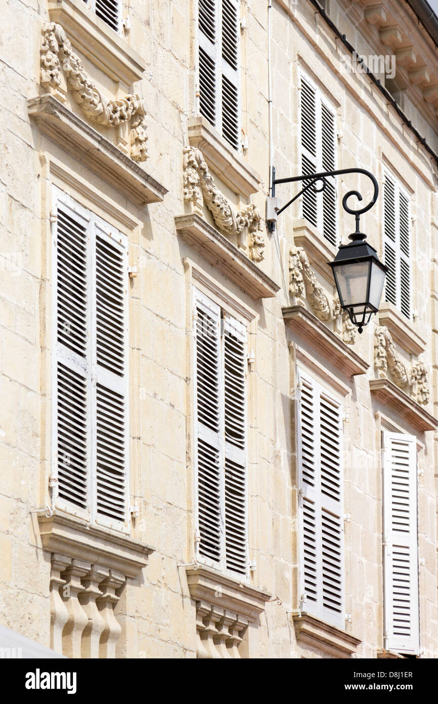 Tipica strada nel villaggio francese, Charente Maritime, Francia Foto Stock