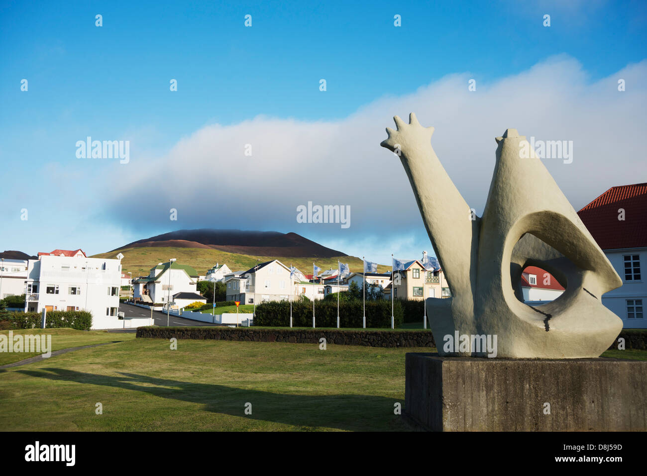 L'Islanda, Vestmannaeyjar, vulcaniche Isole Westman, Isola di Heimaey, Trollkerlingin statua da Eftir Asmund Sveinsson Foto Stock