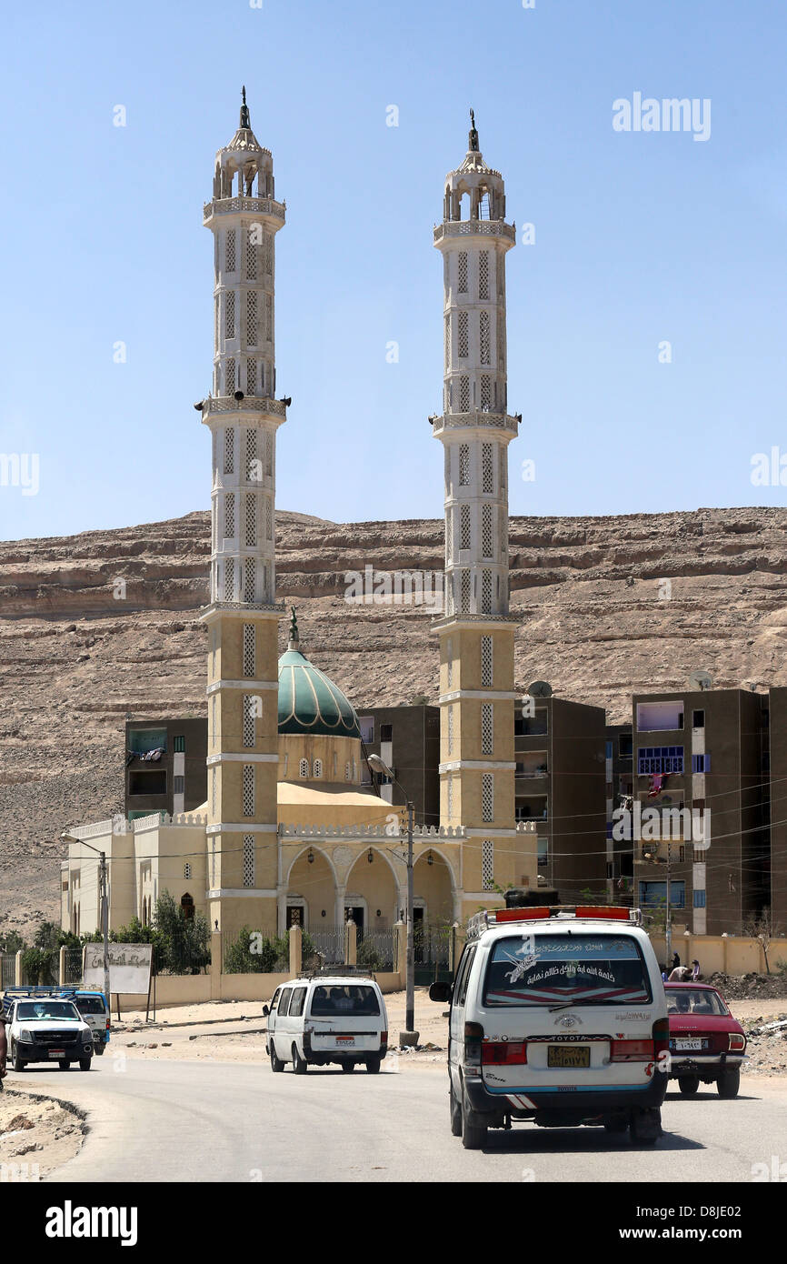 I minareti di una moschea in Dronka vicino Asyut, Alto Egitto Foto Stock
