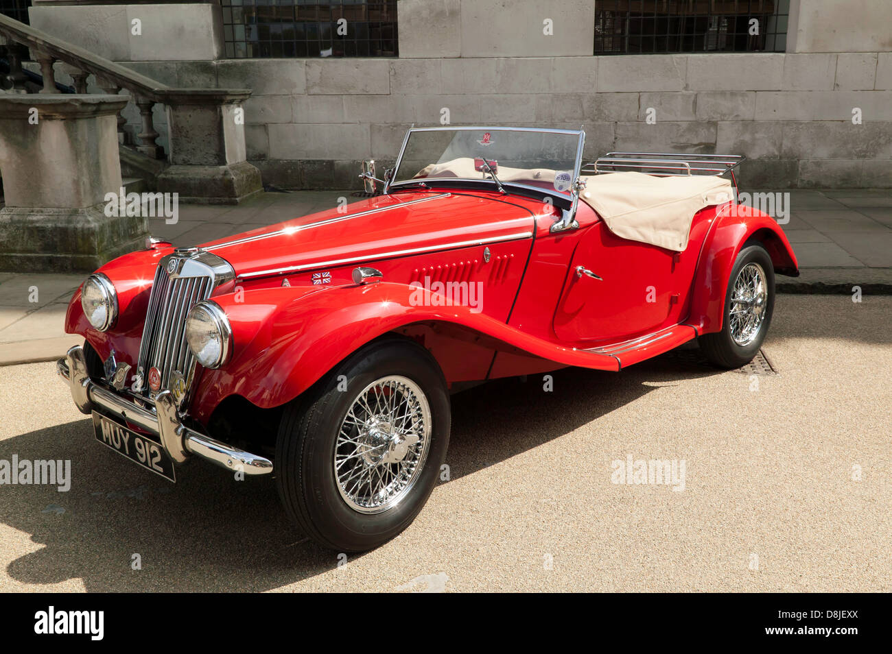 A Classic 1954, MG TF Midget , in mostra all'Old Royal Naval College di Greenwich. Foto Stock