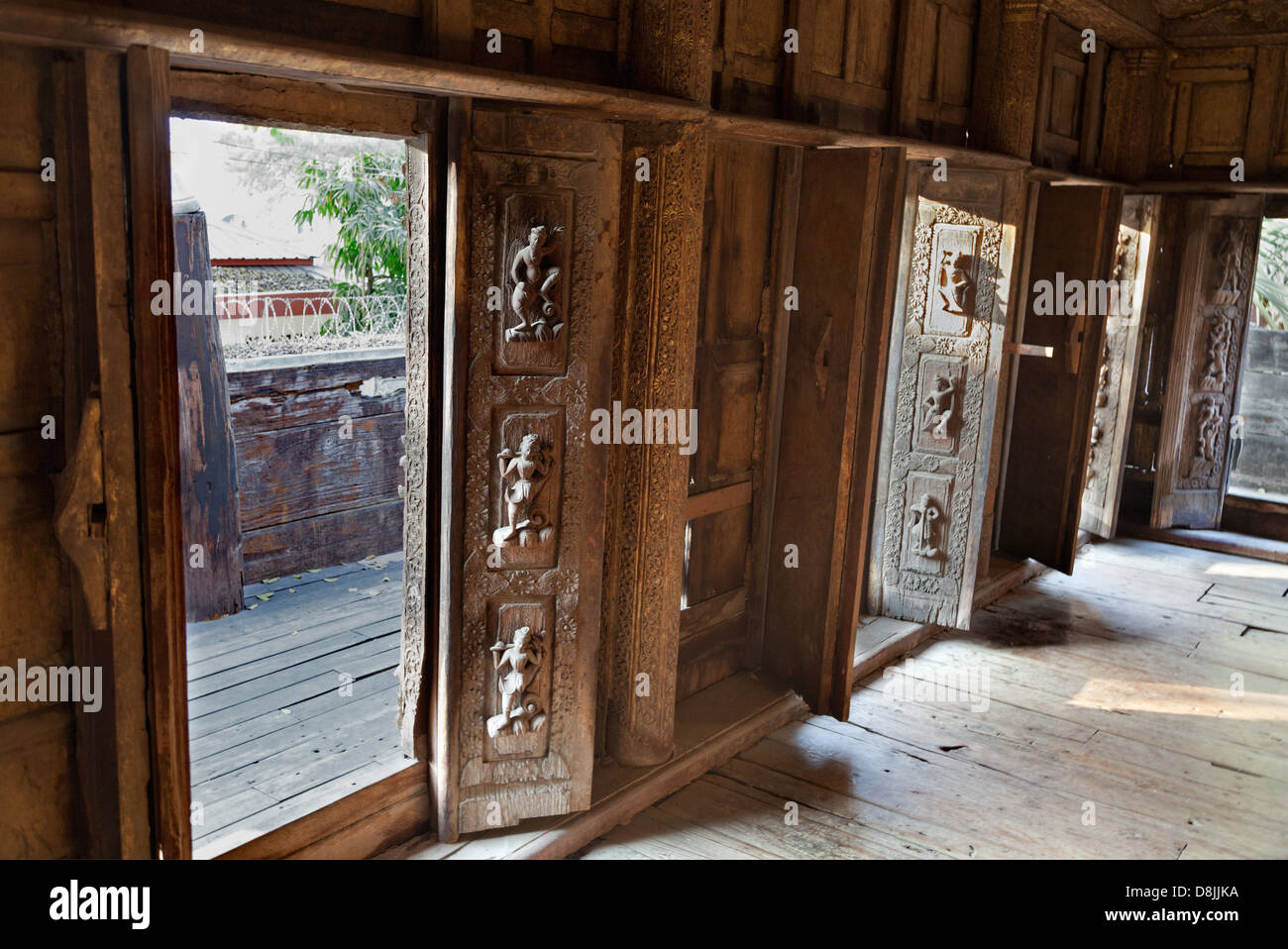 Tek intricati carving presso la Pagoda Shwenandaw a Mandalay, Myanmar 5 Foto Stock