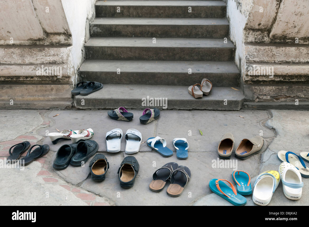 Scarpe sinistro esterno Shwe Inbin Monastero, Mandalay Myanmar 2 Foto Stock