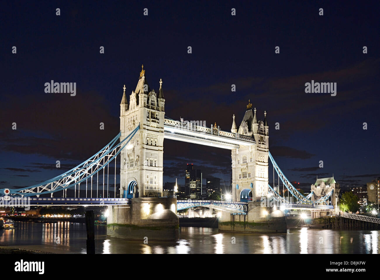 Il Tower Bridge di notte, Londra, Inghilterra, Regno Unito Foto Stock